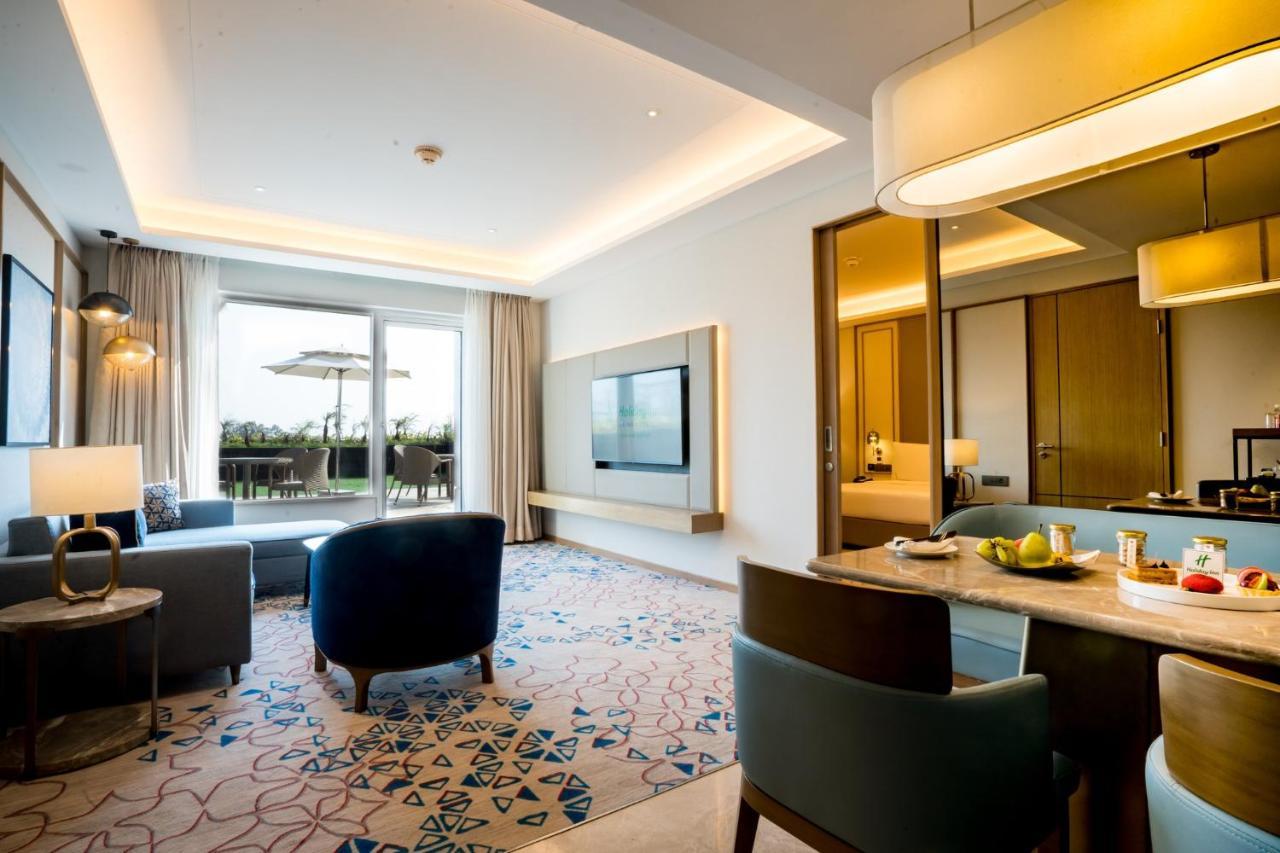 Holiday Inn Lucknow Airport By Ihg Exterior foto