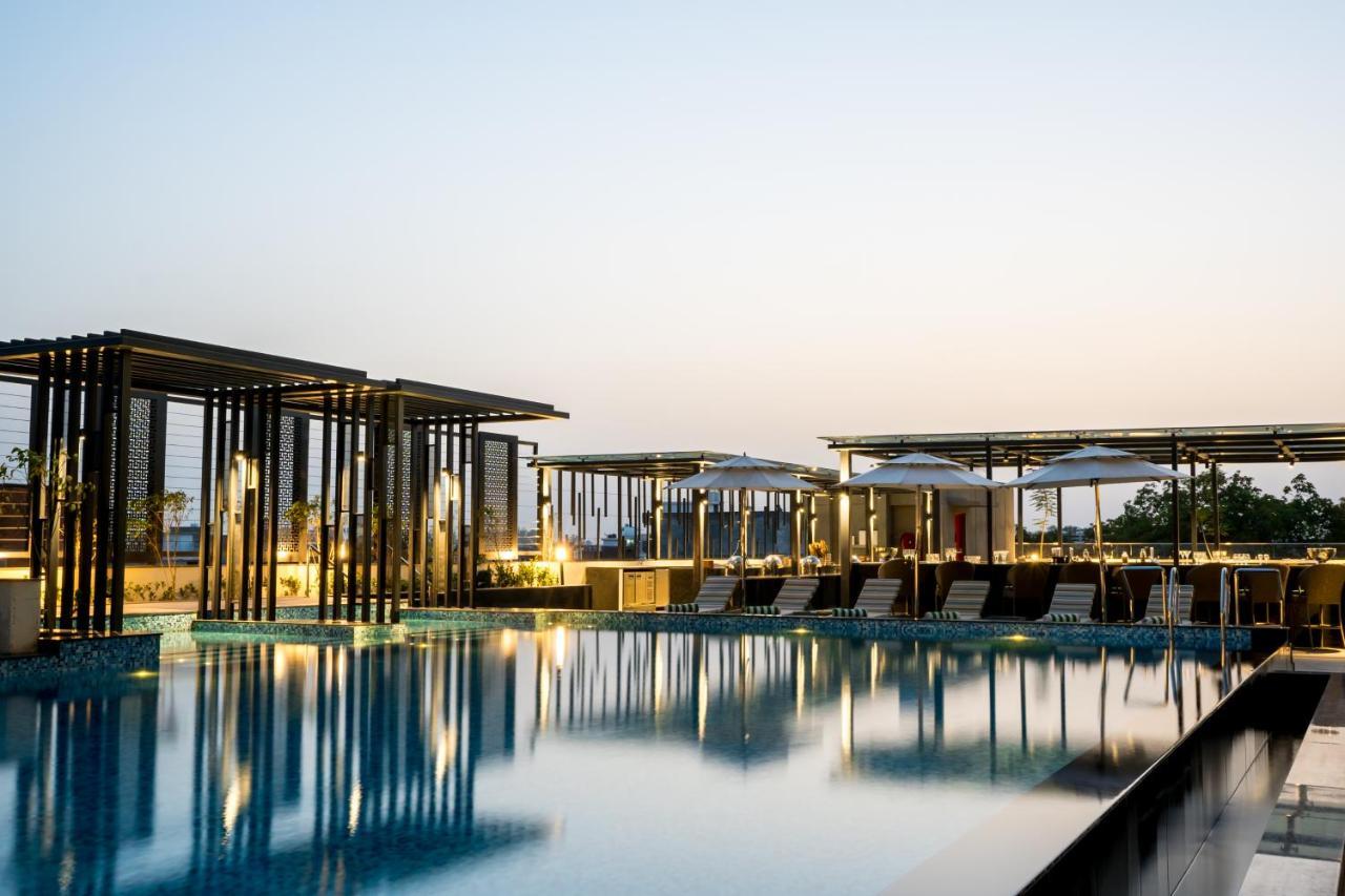 Holiday Inn Lucknow Airport By Ihg Exterior foto