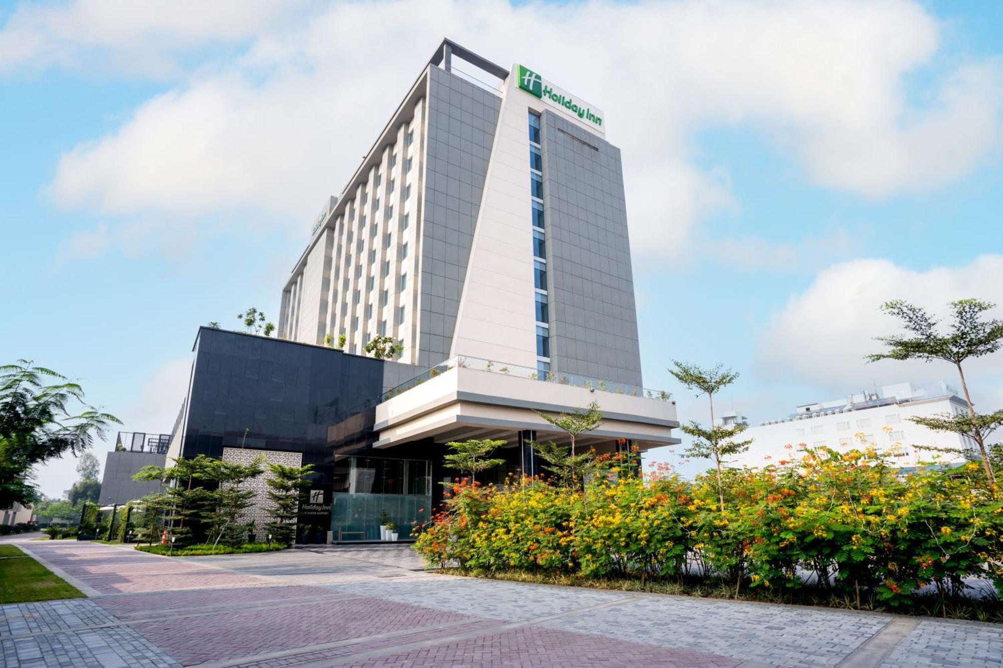 Holiday Inn Lucknow Airport By Ihg Exterior foto