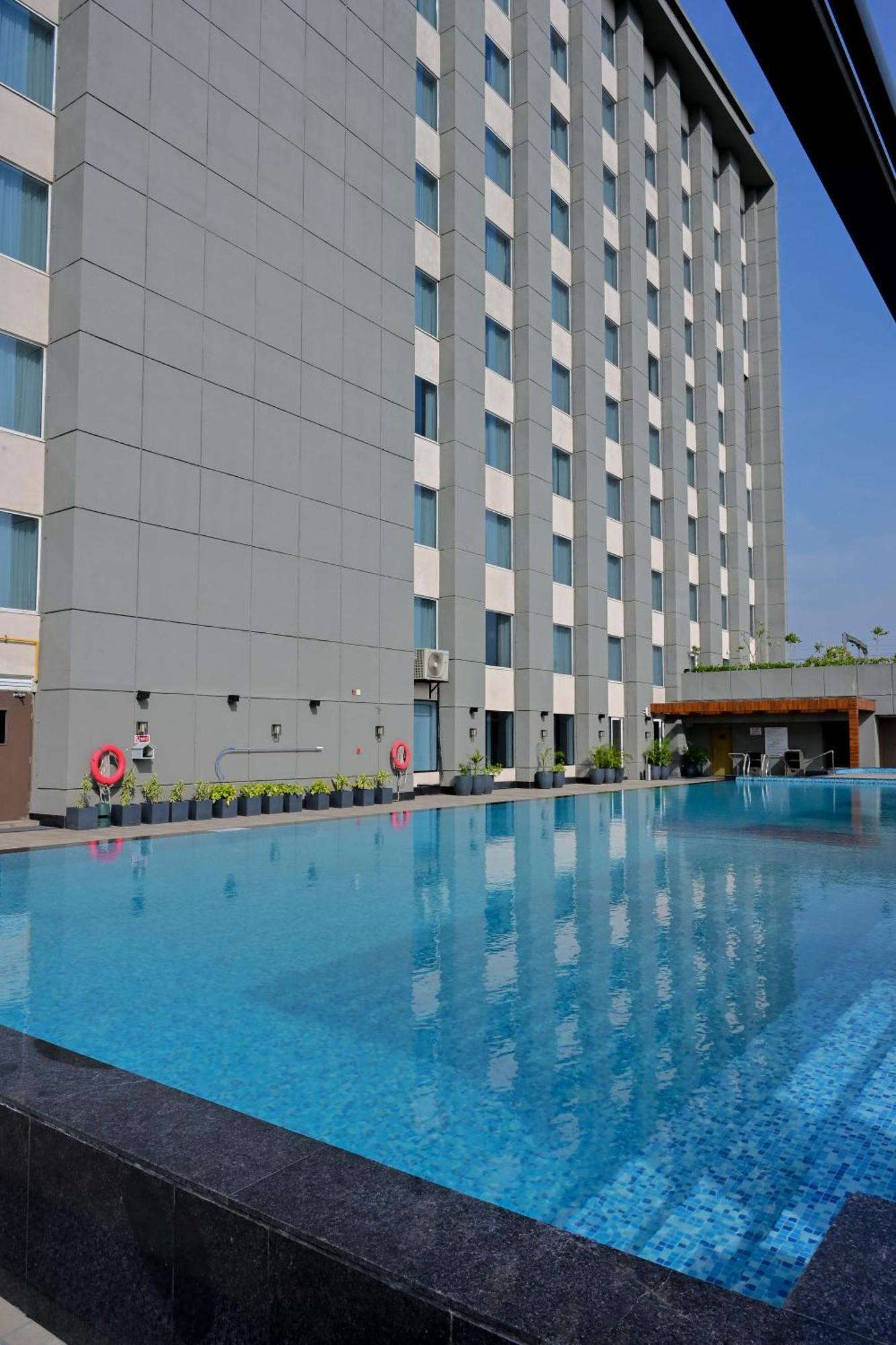 Holiday Inn Lucknow Airport By Ihg Exterior foto